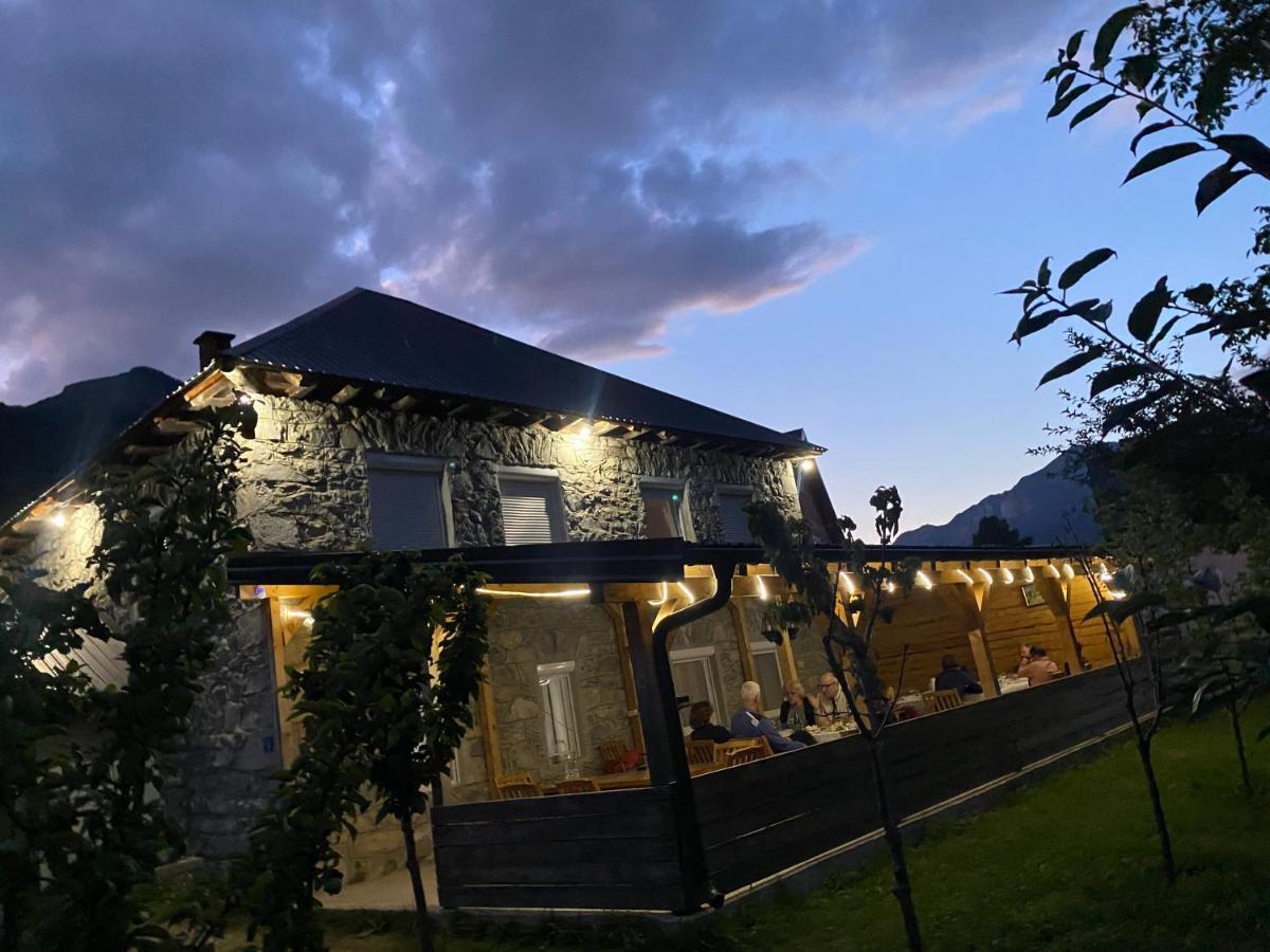 The Blue Eye Bed and Breakfast Vuthaj Exteriör bild
